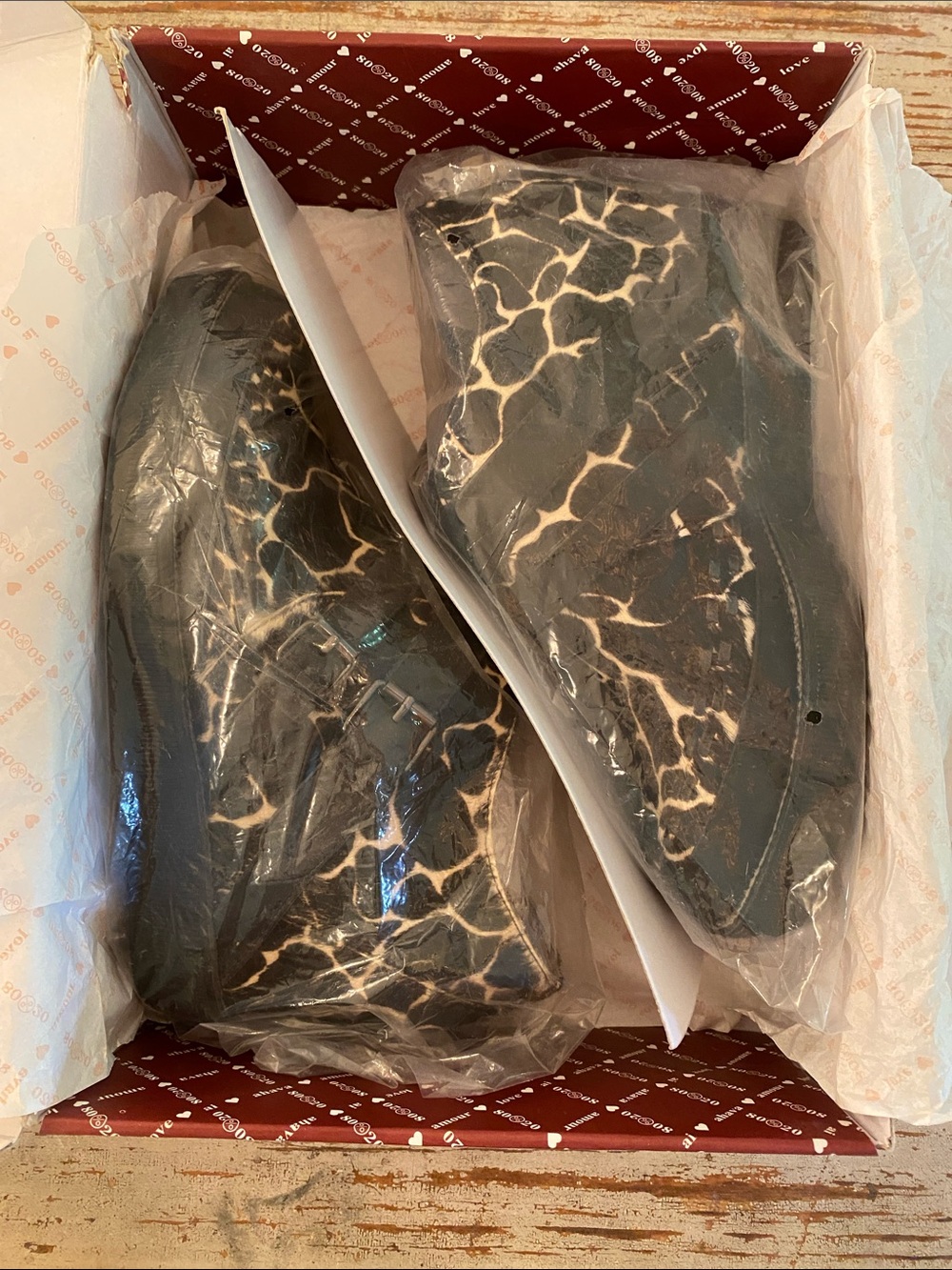 80/20 Black and Cream Giraffe-Print Fur Leather Strap Loafers - Picture 11 of 12